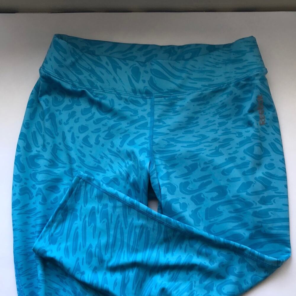 Reebok Blue Pattern Cropped Leggings Size S